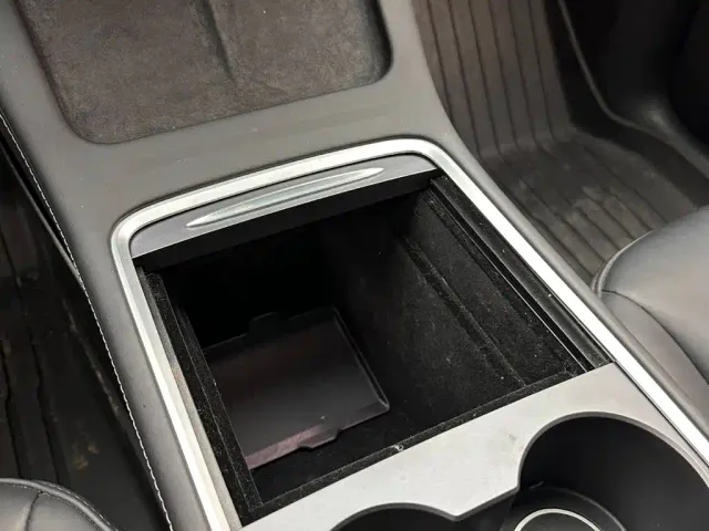 Tesla Model Y — Фото автомобиля 16