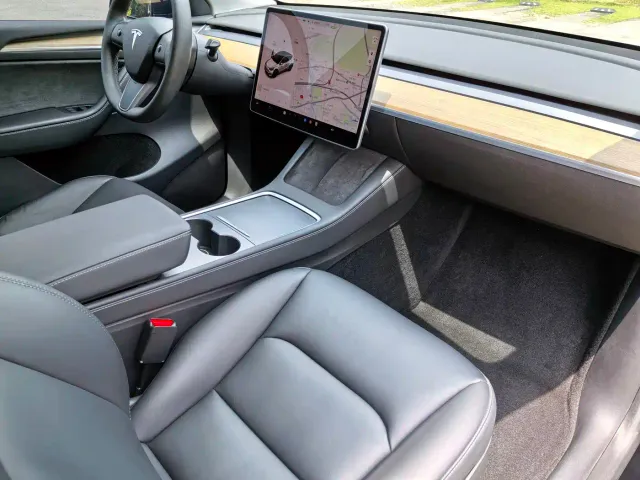 Tesla Model Y — Фото автомобиля 7