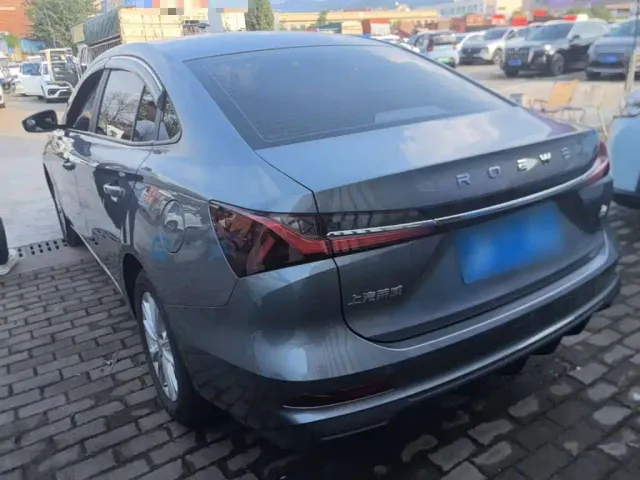 Roewe i5 — Фото автомобиля 4