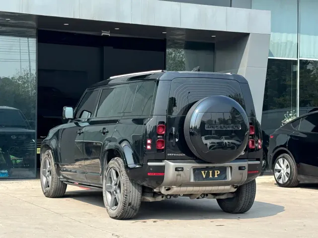 Land Rover Defender — Фото автомобиля 4