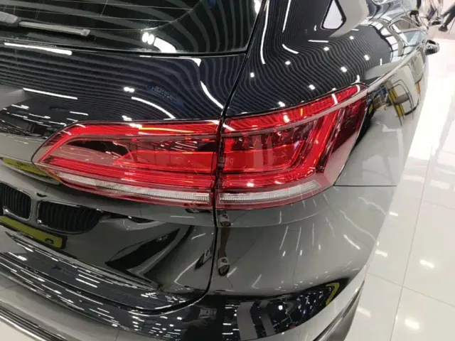 Volkswagen Touareg — Фото автомобиля 7