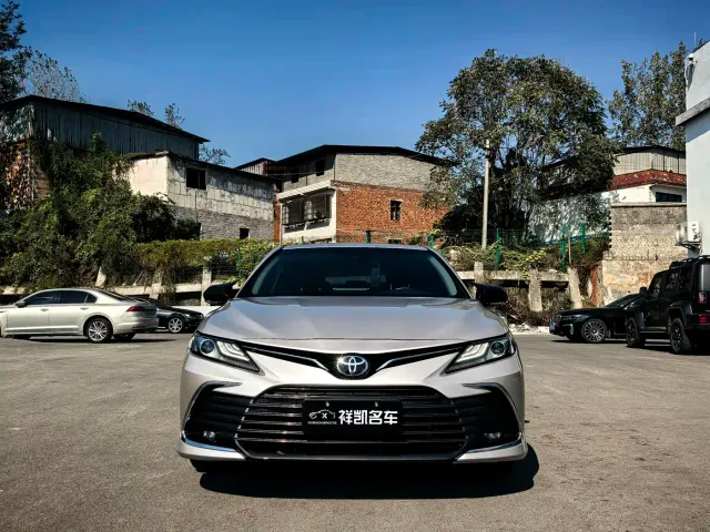 Toyota Camry — Фото автомобиля 2