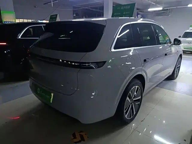 Li Auto L6 — Фото автомобиля 6