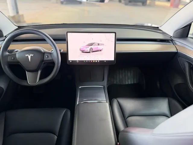 Tesla Model 3 — Фото автомобиля 7