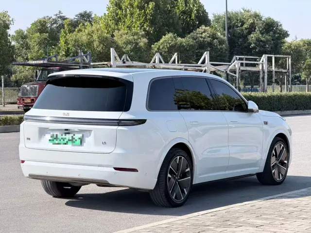 Li Auto L9 — Фото автомобиля 9