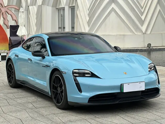 Porsche Taycan — Фото автомобиля 3