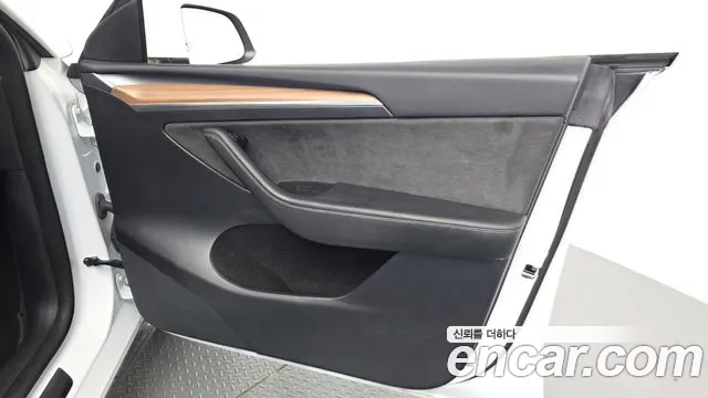 Tesla Model Y — Фото автомобиля 13