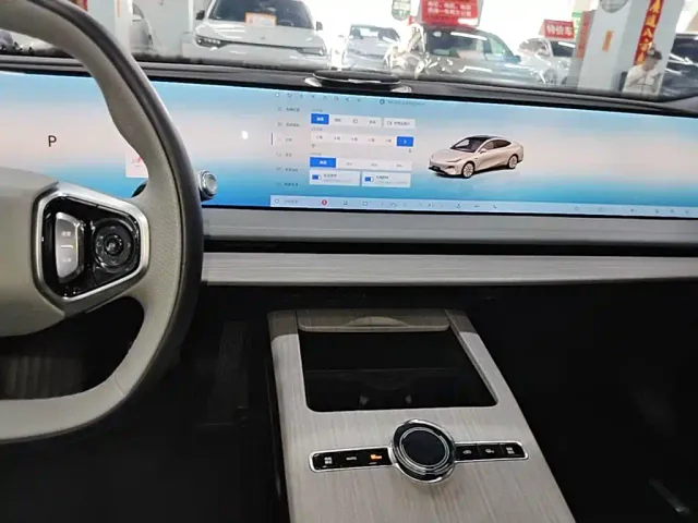 Geely Galaxy E8 — Фото автомобиля 12