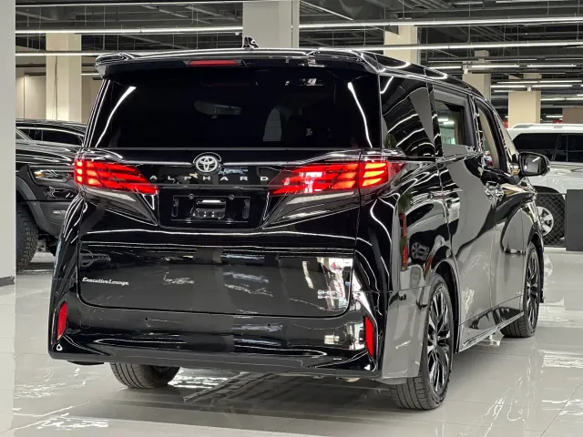 Toyota Alphard — Фото автомобиля 4