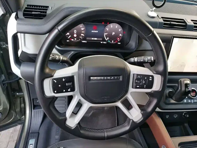 Land Rover Defender — Фото автомобиля 10