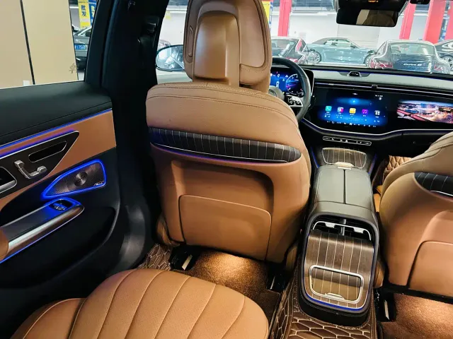 Mercedes-Benz E-Class — Фото автомобиля 20