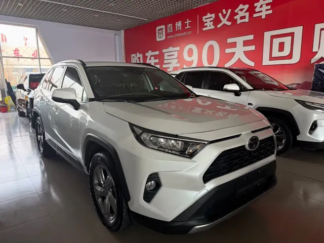 Toyota RAV4 — Фото автомобиля 3