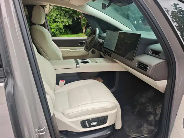 Li Auto MEGA — Фото автомобиля 4