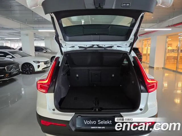 Volvo XC40 — Фото автомобиля 6