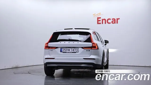 Volvo V60 — Фото автомобиля 3
