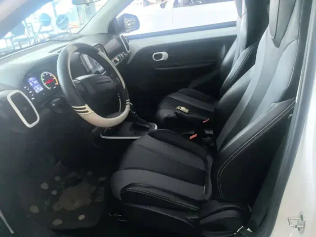 Roewe Clever — Фото автомобиля 12