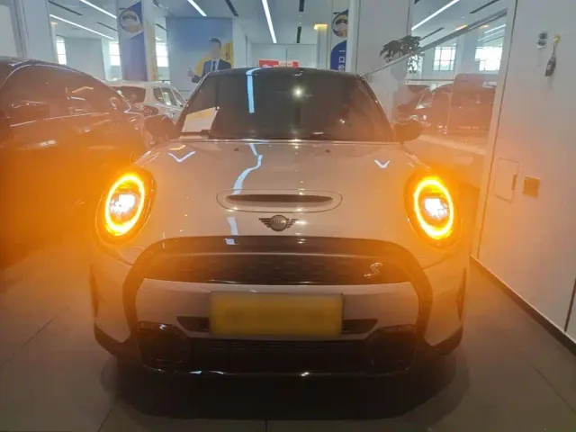 MINI Hatch — Фото автомобиля 2