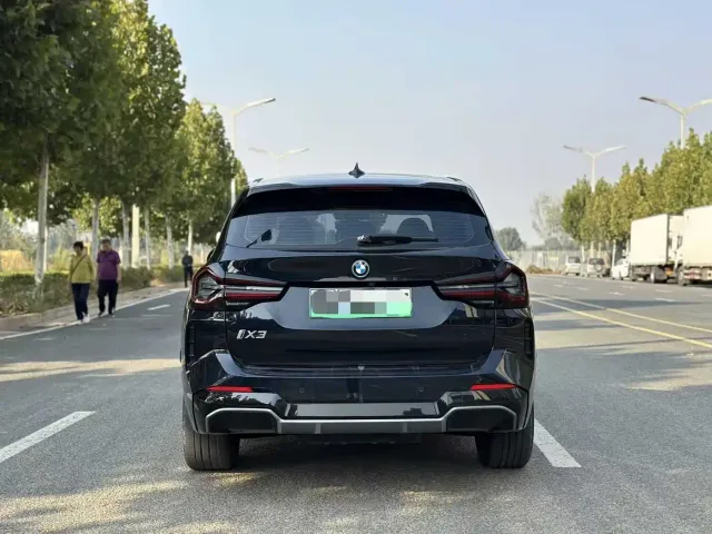 BMW iX3 — Фото автомобиля 8