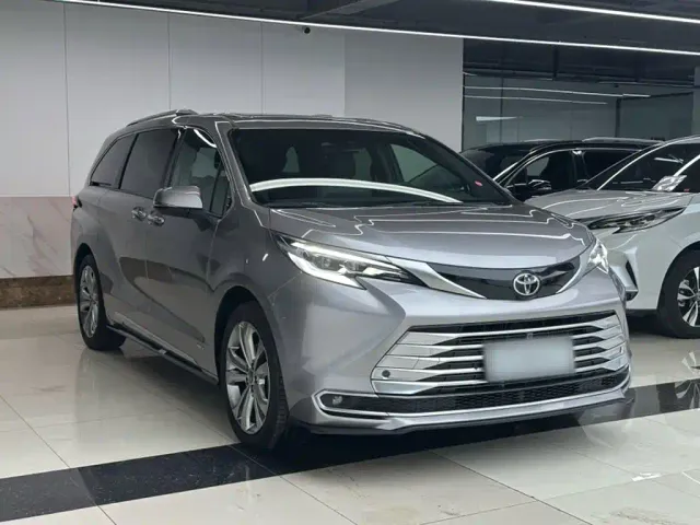 Toyota Sienna — Фото автомобиля 9