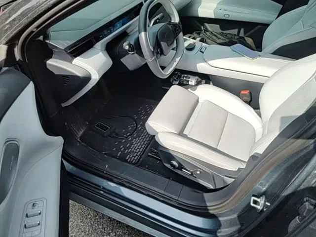 Lynk & Co Z10 — Фото автомобиля 15