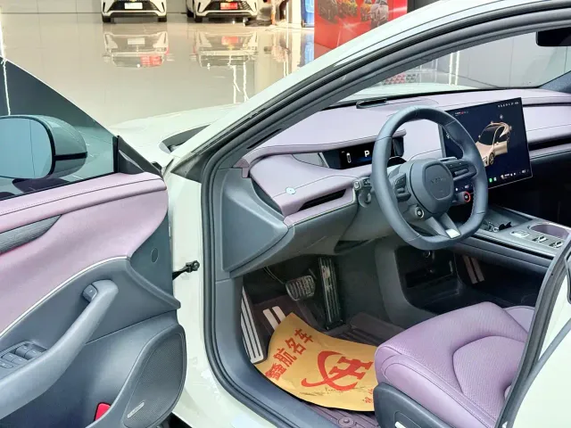 Xiaomi SU7 — Фото автомобиля 4