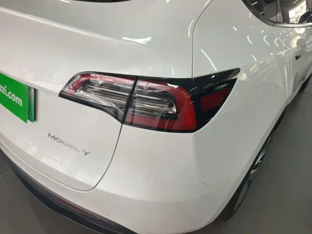 Tesla Model Y — Фото автомобиля 7