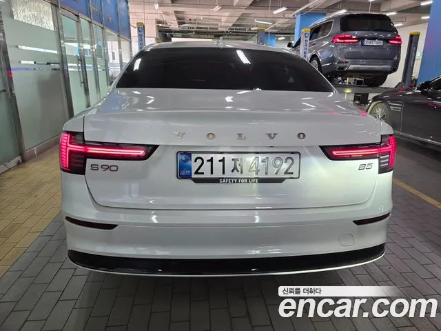 Volvo S90 — Фото автомобиля 3