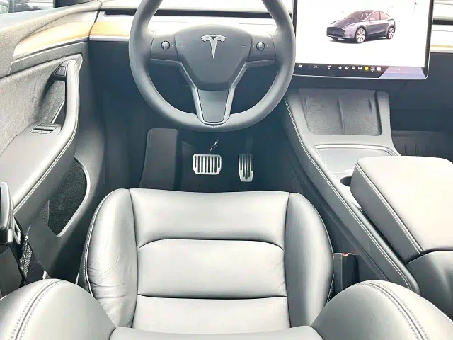 Tesla Model Y — Фото автомобиля 4