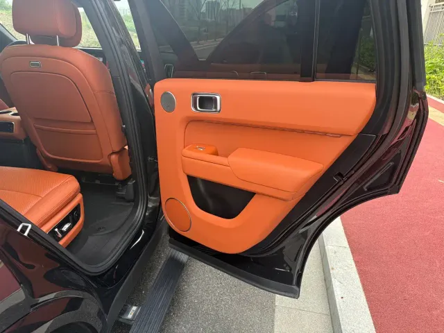 Li Auto L8 — Фото автомобиля 13