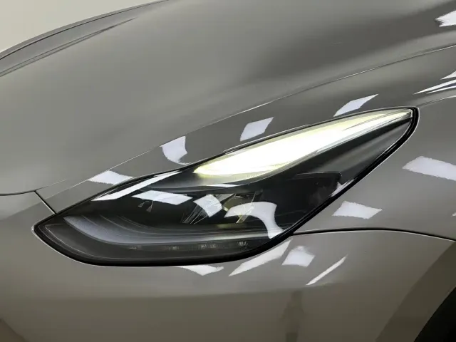 Tesla Model Y — Фото автомобиля 10