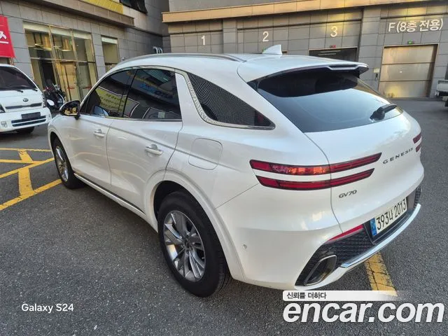Genesis GV70 — Фото автомобиля 4