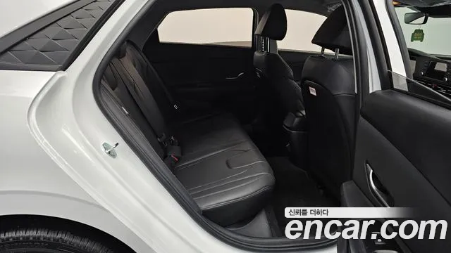 Hyundai AVANTE Новый Avante (CN7) 1.6 LPi (Для проката) — Фото автомобиля 10