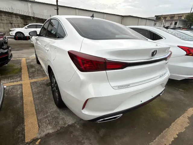 Changan Eado — Фото автомобиля 14