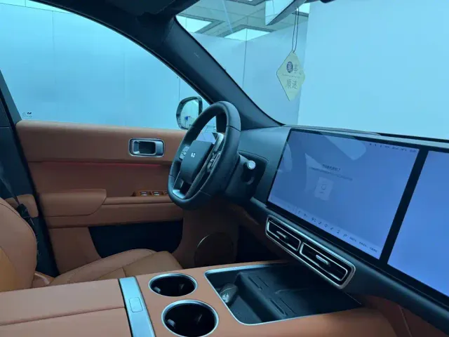 Li Auto L7 — Фото автомобиля 11