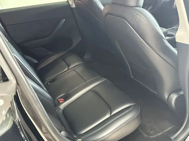Tesla Model Y — Фото автомобиля 11