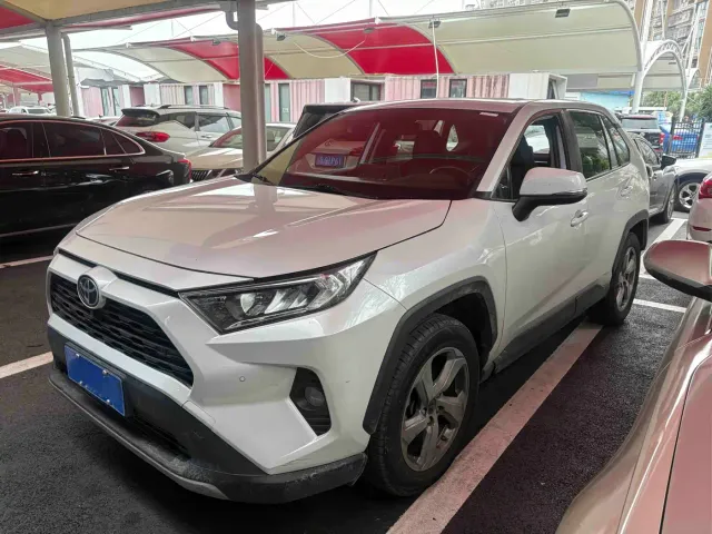 Фотография автомобиля — Toyota RAV4