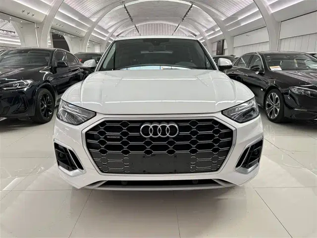 Audi Q5L — Фото автомобиля 2
