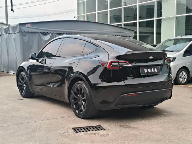 Tesla Model Y — Фото автомобиля 5