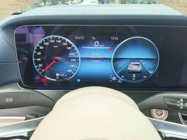 Mercedes-Benz E-Class — Фото автомобиля 4