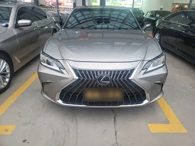 Lexus ES — Фото автомобиля 2