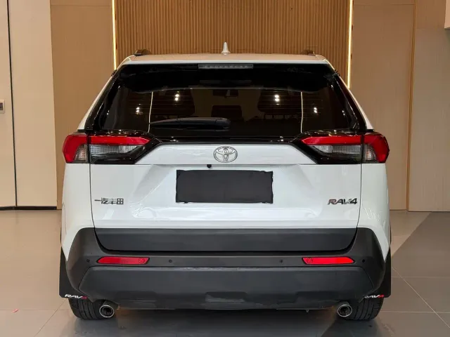 Toyota RAV4 — Фото автомобиля 19