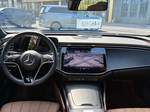 Mercedes-Benz E-Class — Фото автомобиля 5