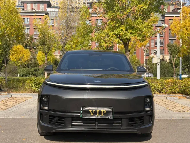 Li Auto L8 — Фото автомобиля 2