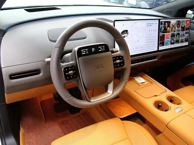 Li Auto i8 — Фото автомобиля 6