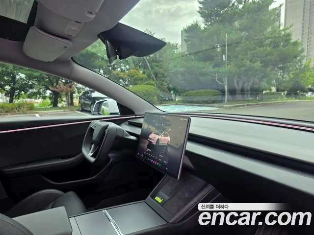 Tesla Model 3 — Фото автомобиля 18