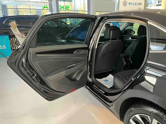 Volkswagen Passat — Фото автомобиля 10