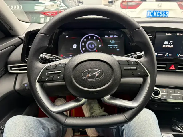 Hyundai Elantra — Фото автомобиля 18