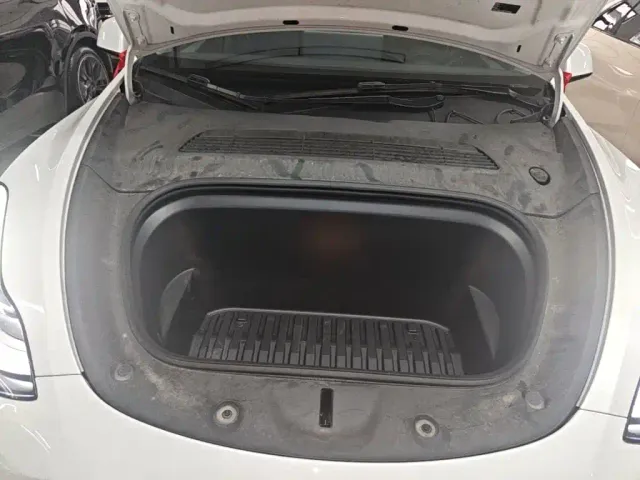 Tesla Model Y — Фото автомобиля 19