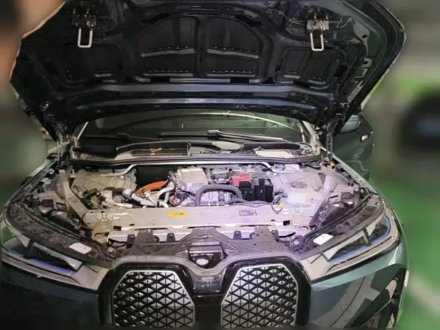 BMW iX — Фото автомобиля 3