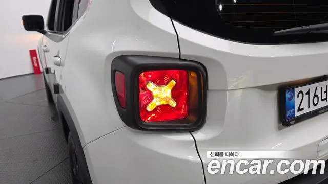 Jeep Renegade — Фото автомобиля 21